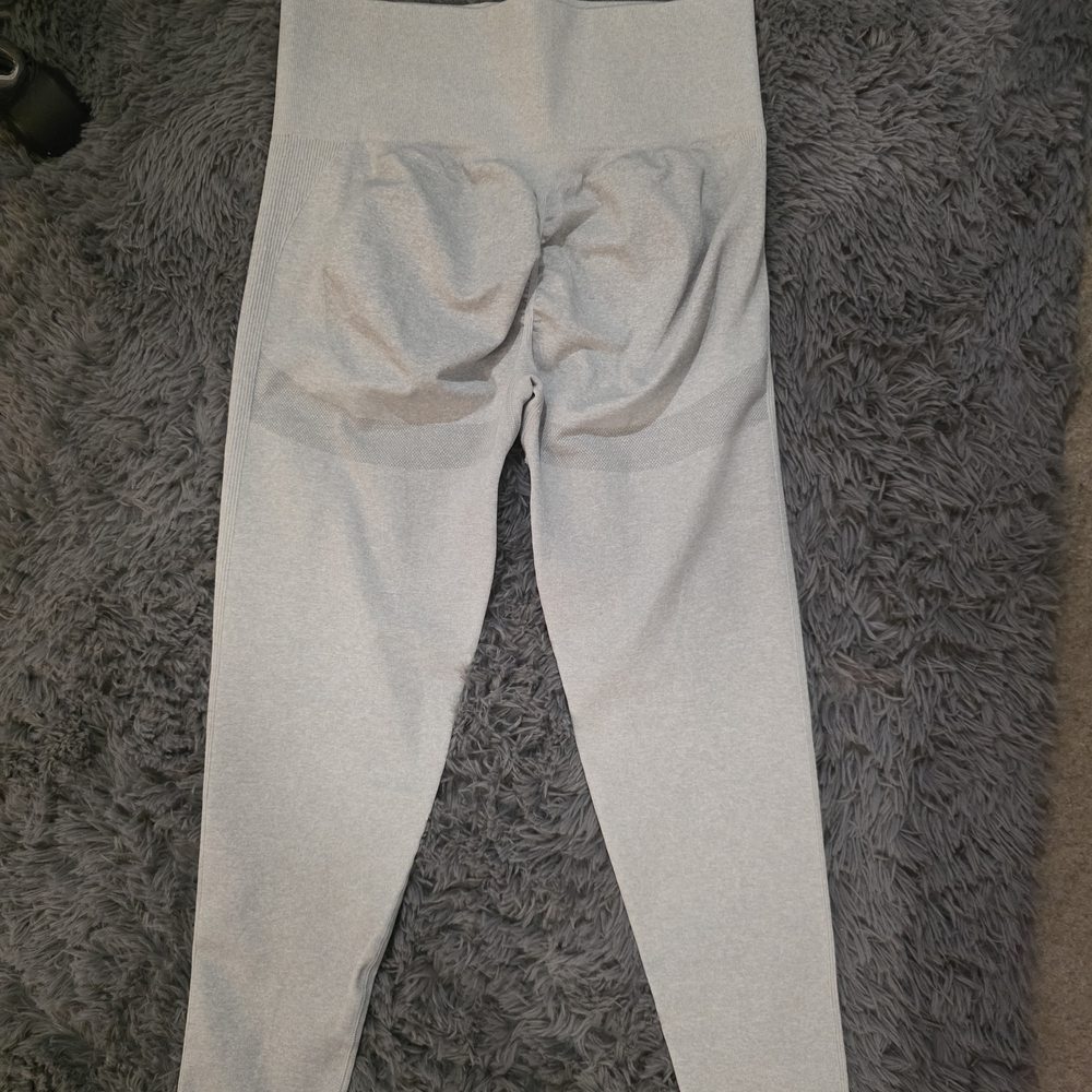 Seamless, high-waisted, contour-enhancing athletic leggings - Picture 6 of 7